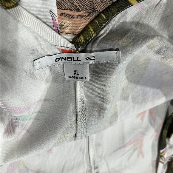 O’Neil | Floral V-Neck Tank - Picture 8 of 8